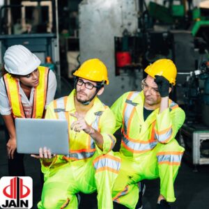 EPP (cascos, guantes, gafas) listos para despacho.